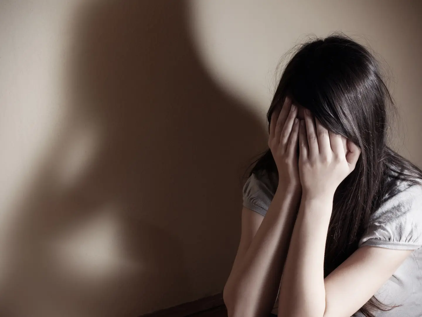 «Si vestiva in modo provocante, se l'è cercata...»: a Seminara c’è chi giustifica lo stupro di gruppo
