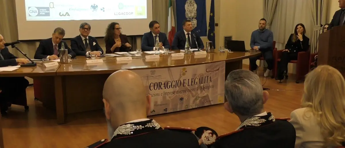 «Proteggiamo\u00A0chi denuncia la ’ndrangheta»: l’appello delle istituzioni per sottrarre ai clan i miliardi che piovono sulla Calabria\n