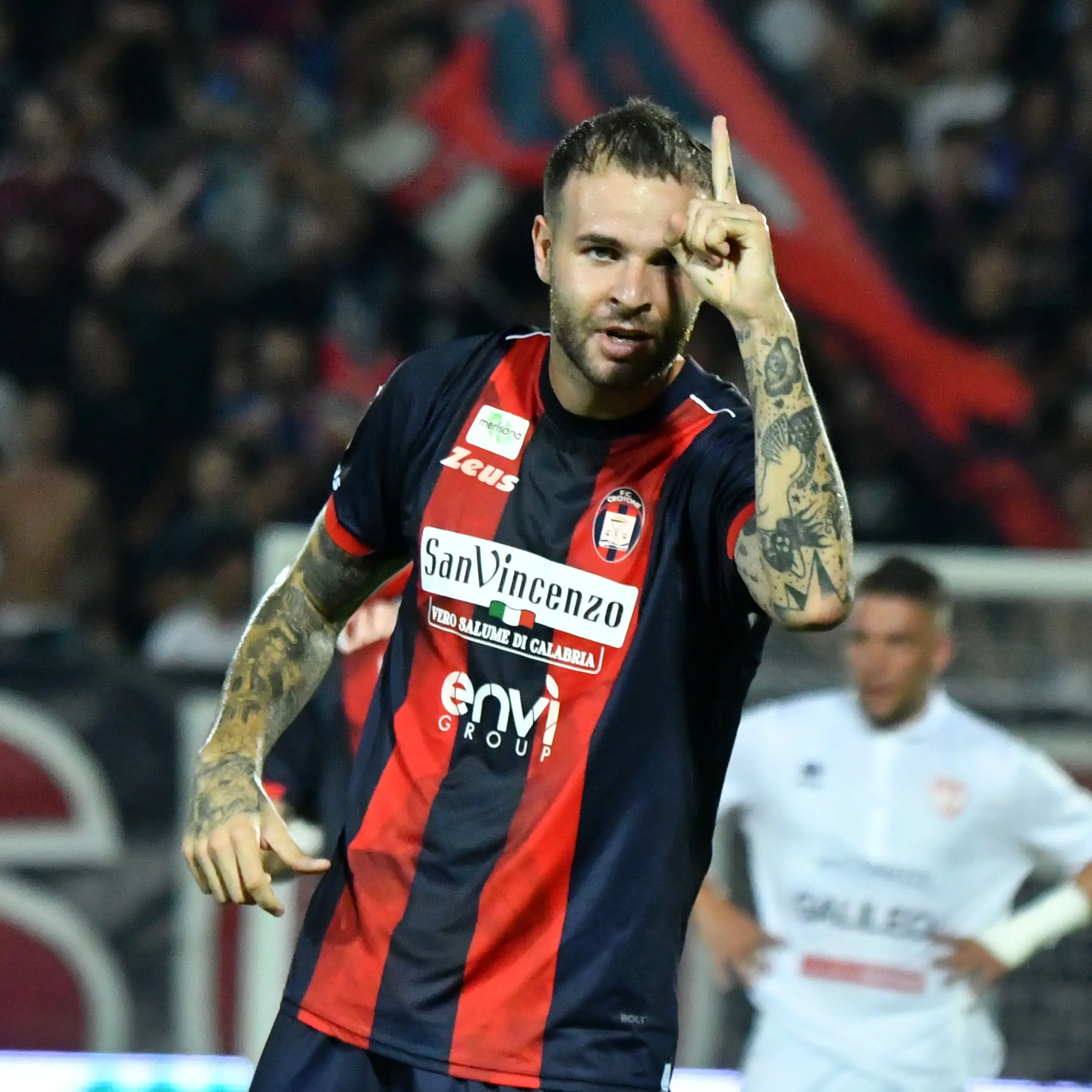 Serie C, il Crotone travolge il Latina: allo Scida finisce con un poker rossoblù