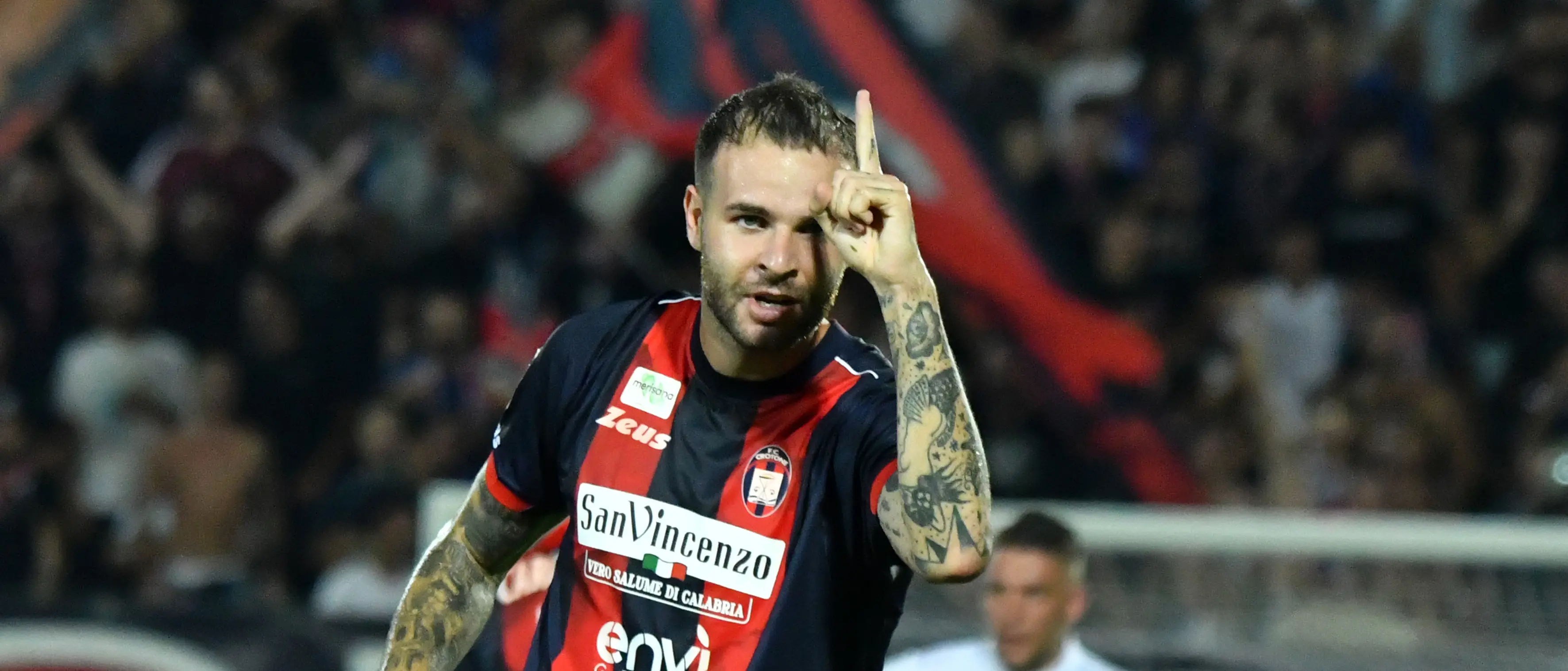 Serie C, il Crotone travolge il Latina: allo Scida finisce con un poker rossoblù