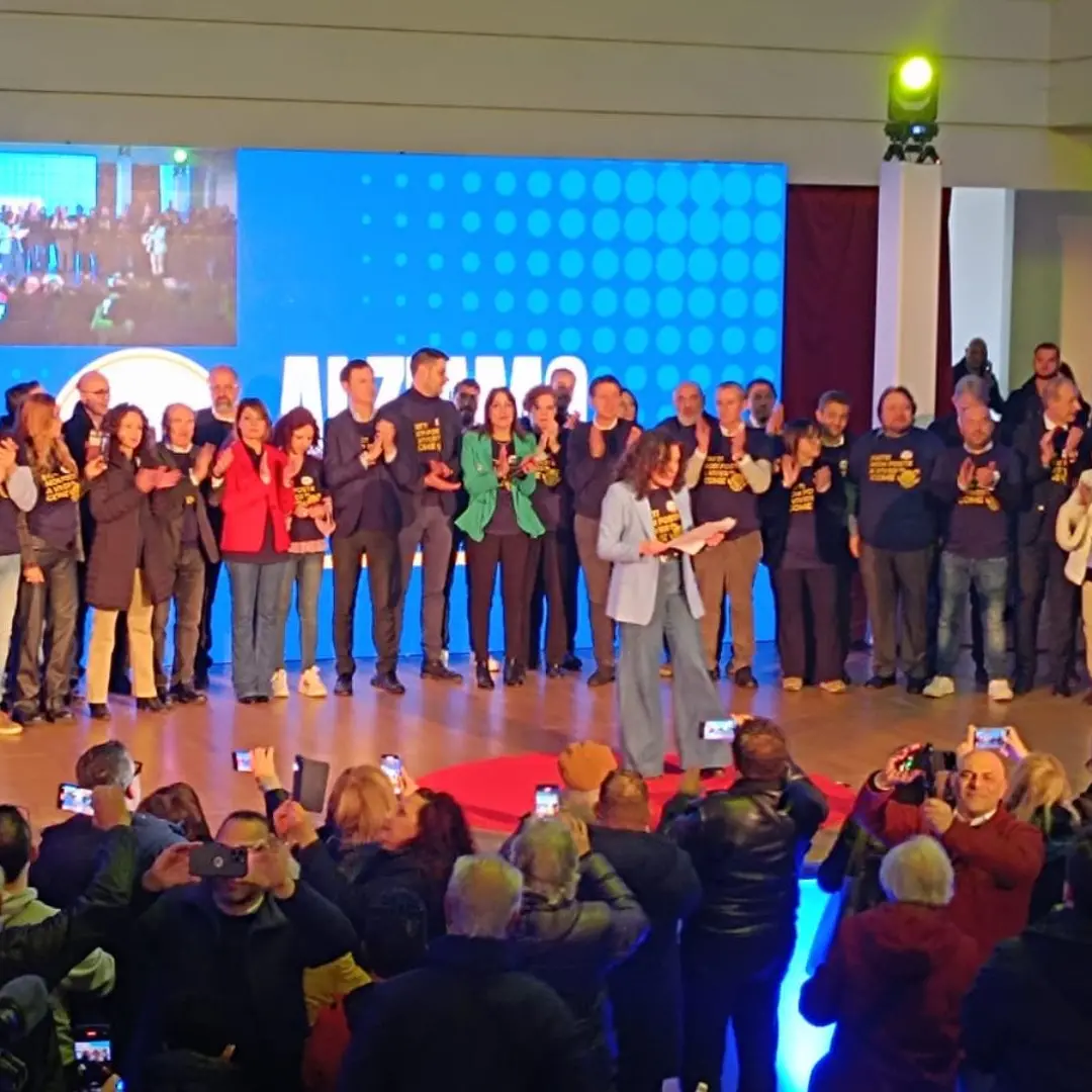 Il M5s in Calabria a difesa di Scutellà sceglie di chiudersi in un auditorium per parlare solo a se stesso