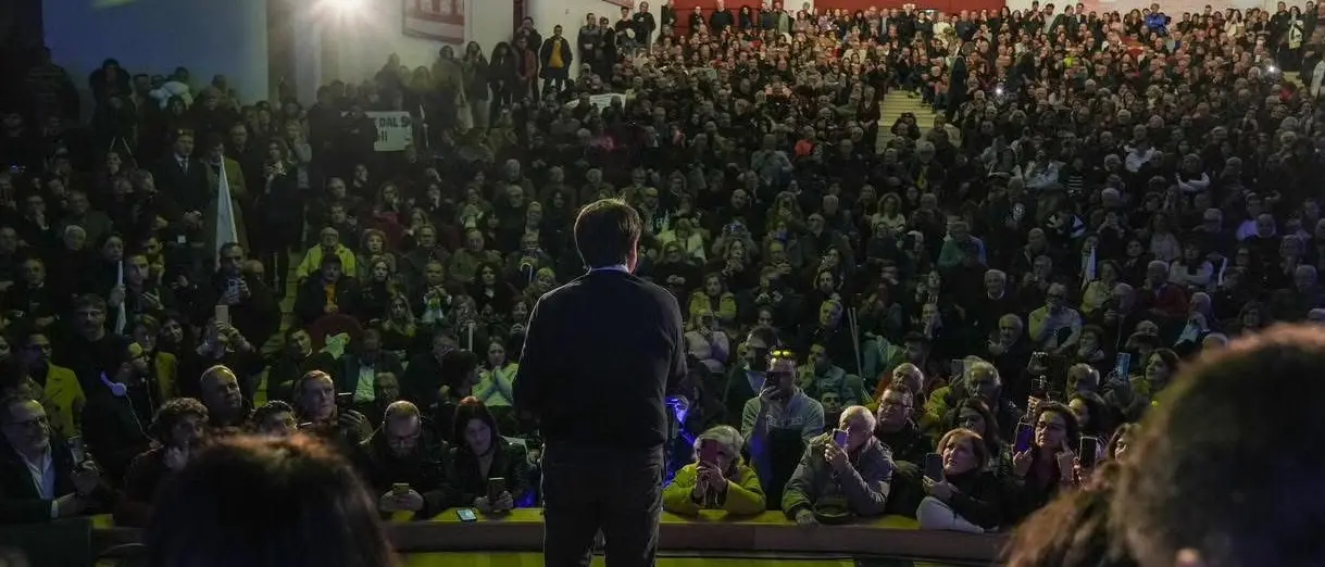 Non solo il caso Scutellà, Conte a Cosenza prepara le Regionali e avvisa il Pd: «M5S pronto ad avere un suo candidato»\n