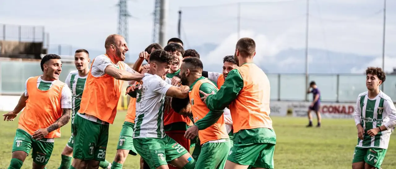 Eccellenza, la Vigor Lamezia vince contro la Gioiese e vede la Serie D. Salerno: «Prima battiamo il Praiatortora. Padin? Contento per lui»