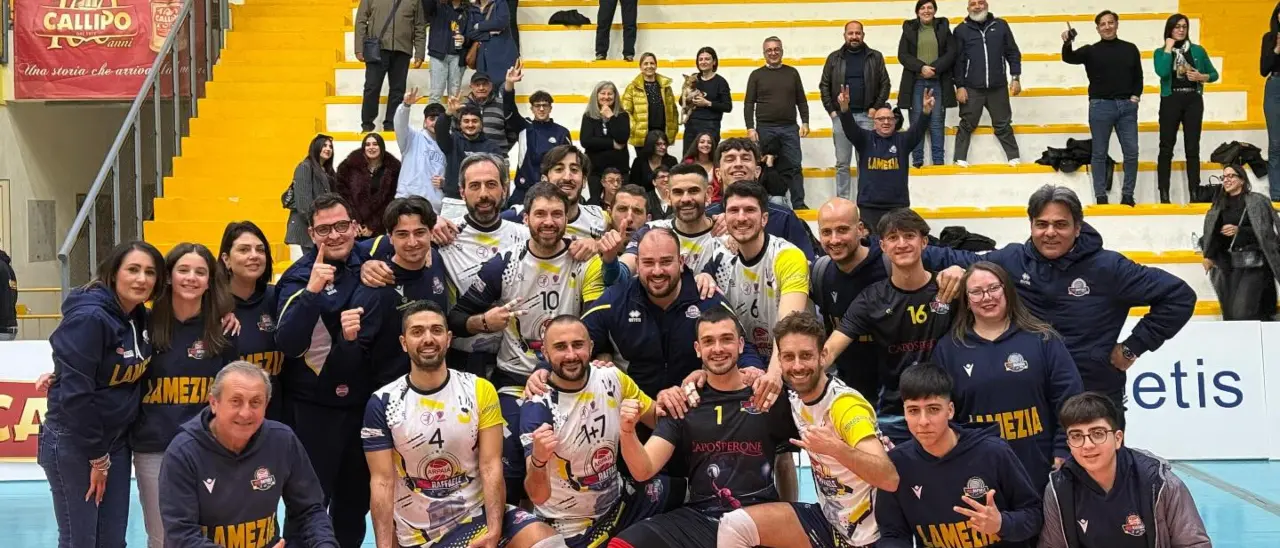 Volley, la Raffaele Lamezia vince il derby e archivia i giochi in Serie B. Praia domina il torneo calabrese