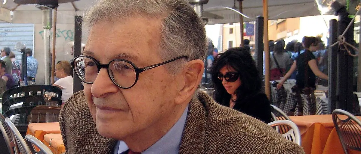 La calunnia corre sul web: il caso Furio Scarpelli, falsità online contro un maestro della commedia all’italiana\n