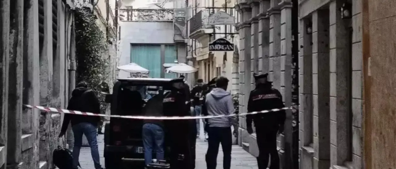 Anziana trovata morta in casa a Trieste con taglio alla gola. Fermata una donna\n