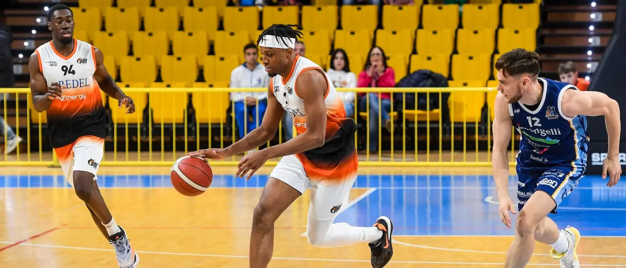 Basket Calabria, la Viola si avvicina alla vetta. Perdono Rende e Catanzaro nella poule salvezza