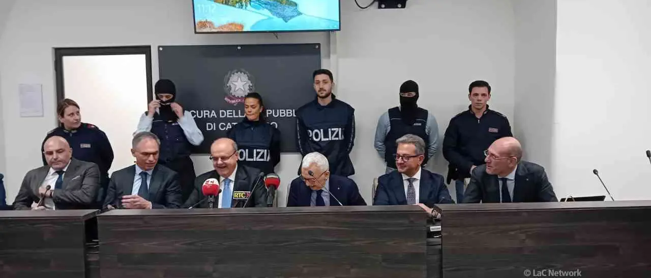 La ‘ndrina imponeva frutta calabrese agli imprenditori italiani in Germania:\u00A0«Oggi Cariati si sveglia libera»\n