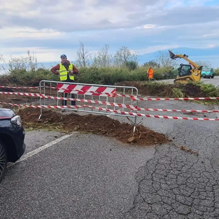 Maltempo nel Vibonese, continuano gli interventi sulle strade: tra le situazioni più urgenti la Maierato-Pizzo e la sp Acquaro-Piani\n