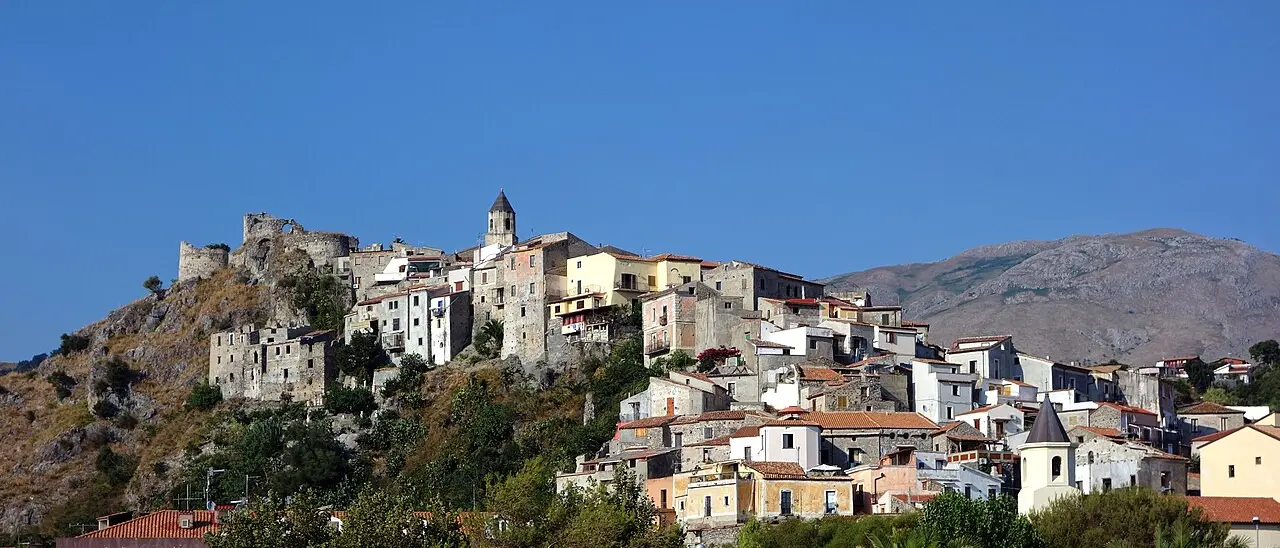 Il fallimento della politica sul Tirreno cosentino e la sfida delle Comunali: un voto decisivo sull’asse Paola-Cetraro-Scalea\n