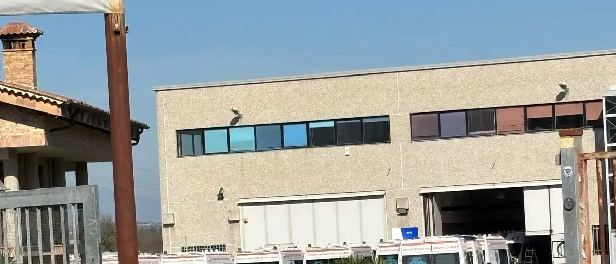 «Ambulanze della Regione ferme a prendere polvere mentre quelle private ci costano milioni»: la denuncia dell’Usb\n