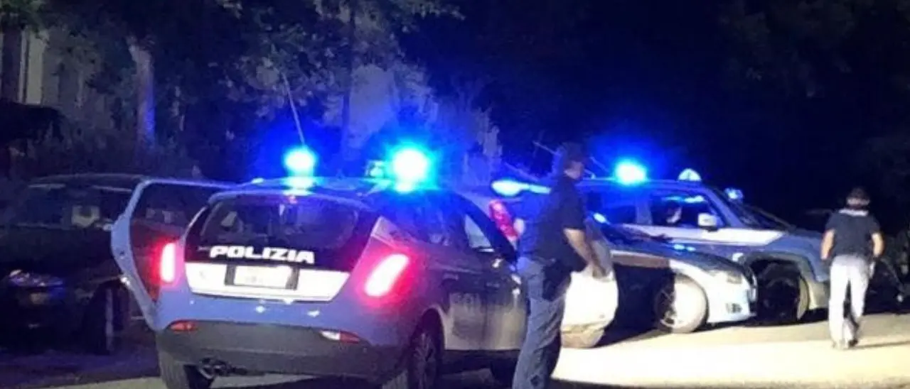 Doppia intimidazione a Reggio Calabria: incendio e colpi di pistola contro un colorificio. Aperta un’inchiesta\n