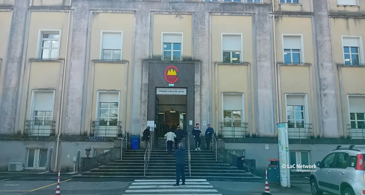 Catanzaro, chiusa l'unità farmaci chemioterapici perché «insalubre»: pazienti costretti anche a 7 ore di attesa per le cure\n