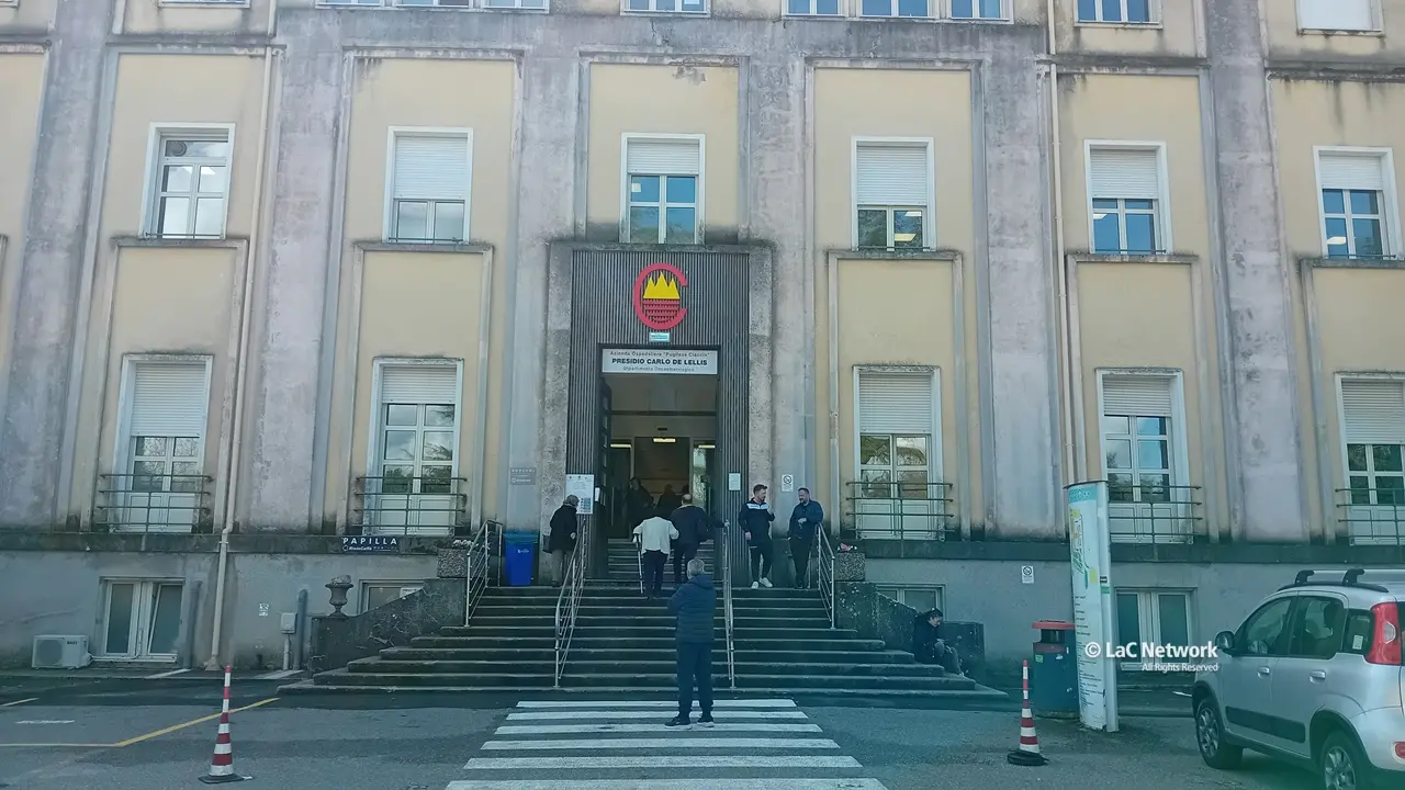 Catanzaro, chiusa l'unità farmaci chemioterapici perché «insalubre»: pazienti costretti anche a 7 ore di attesa per le cure\n