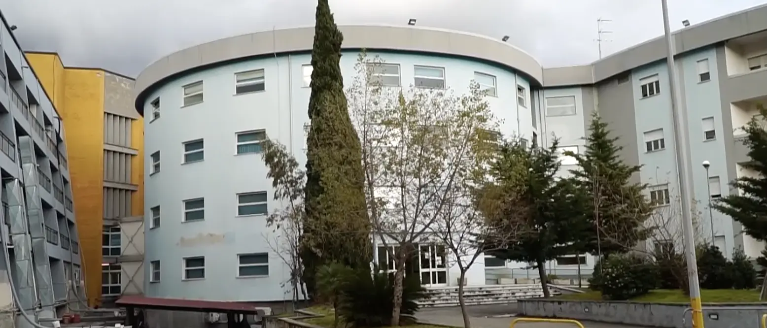 All’Ospedale di Castrovillari\u00A0la Cardiologia che resiste: poco personale che però combatte contro il tempo\u00A0per salvare vite\n