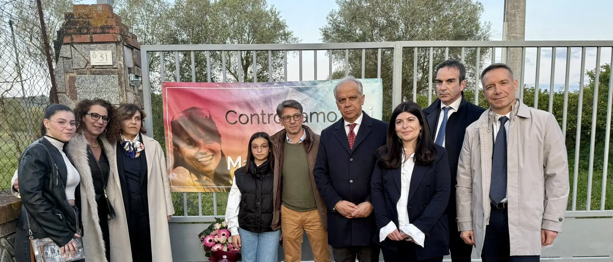 Il ministro Piantedosi a Limbadi omaggia Maria Chindamo: «Ha pagato con la vita la sua scelta di ribellarsi alla ‘ndrangheta»