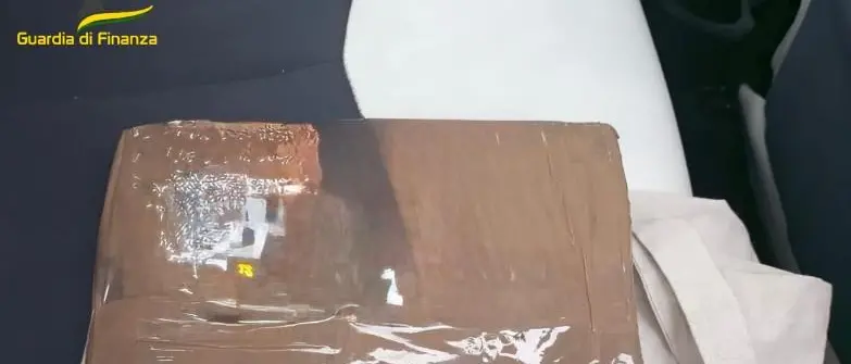 In viaggio con oltre un chilo di cocaina, arrestato giovane nel Cosentino\n