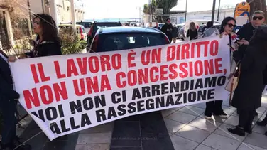 Lavoratori ex Abramo, primi dubbi sui nuovi contratti dopo il salvataggio: «Per alcuni demansionamenti e orari troppo pesanti»\n