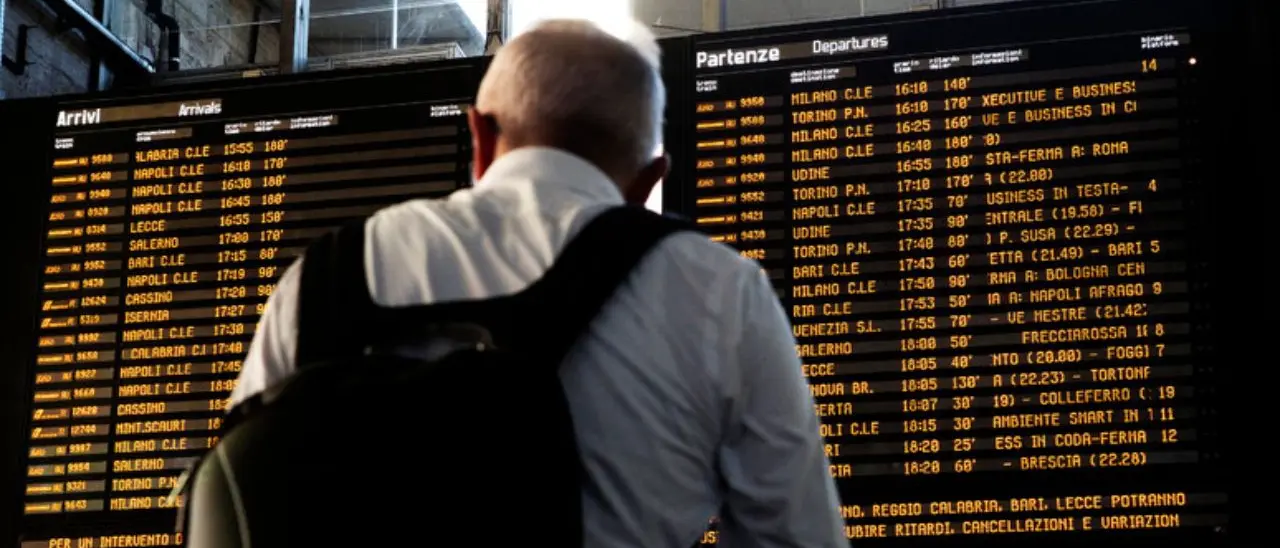 Oltre 300 euro per un viaggio d’andata e ritorno: così tra Pasqua, ponti e rincari il rientro in Calabria resta un lusso per pochi\n