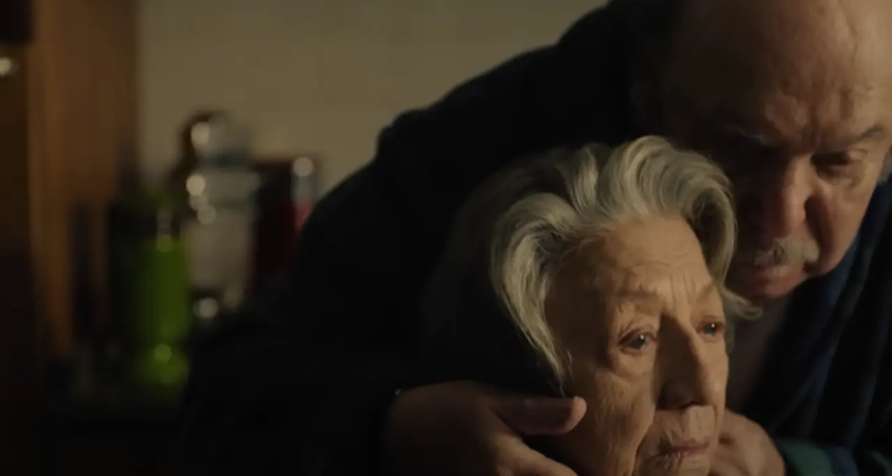 La bellezza dell’amore che va oltre l’Alzheimer nel videoclip di Michele Bravi con Lino Banfi