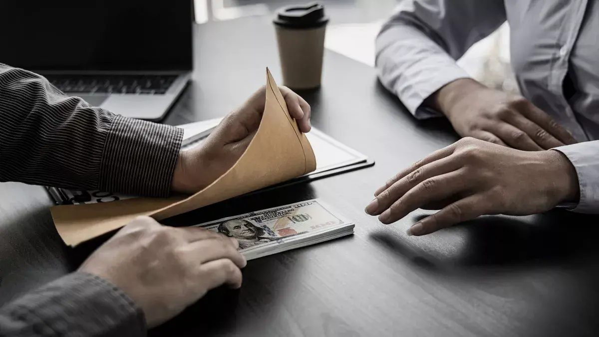 La corruzione non è più una deviazione, è diventata sistema:\u00A0o ci ribelliamo o ci rassegniamo, non ci sono vie di mezzo\n