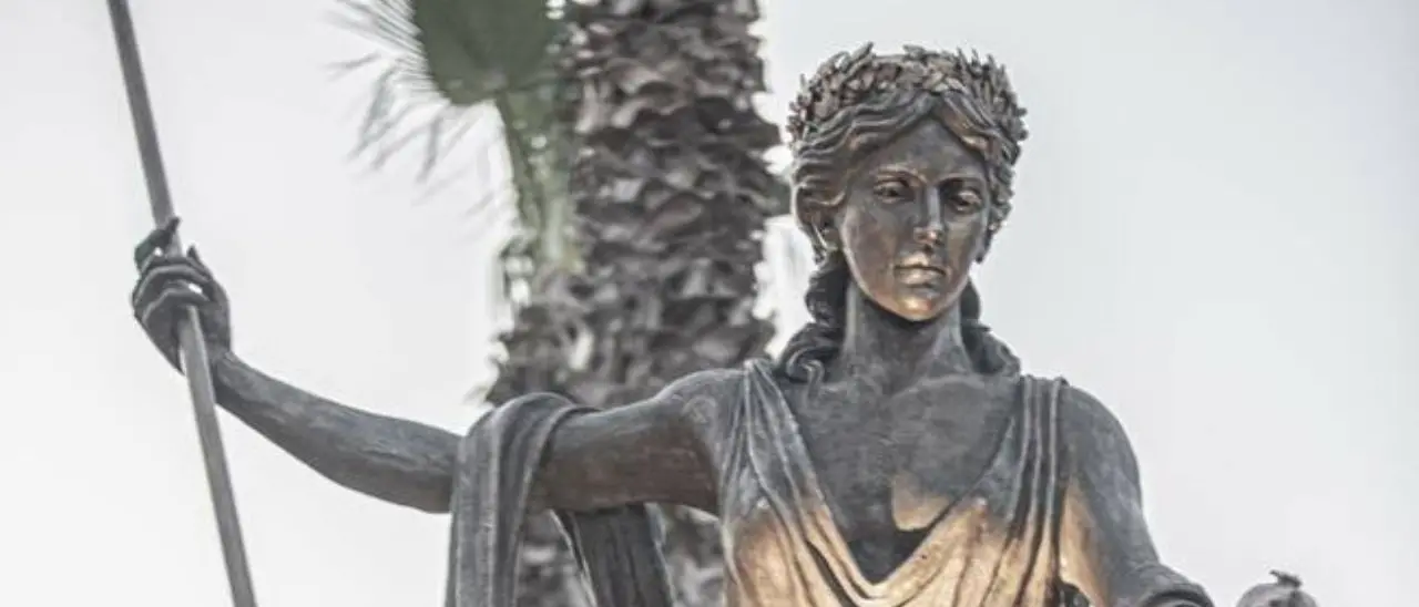 Crotone celebra Hera Lacinia e inaugura sul lungomare la statua della dea del tempio di Capo Colonna\n