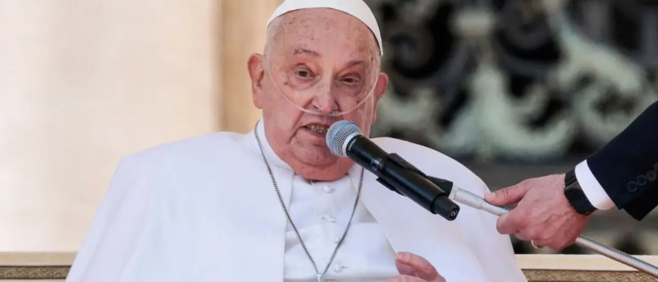 Il Papa a sorpresa a San Pietro per il Giubileo degli Ammalati: «Grazie a tutti, buona domenica»\n