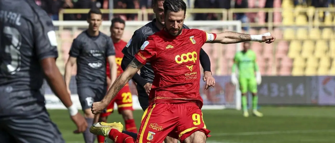 Catanzaro beffato nei minuti di recupero dal Bari: al Ceravolo una partita bellissima termina 3 a 3\n