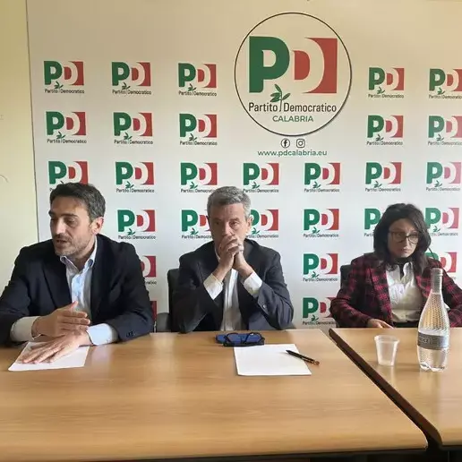 Orlando a Lamezia rilancia l’allarme sull’economia della Calabria: «I dazi un problema in più». E boccia Meloni\n