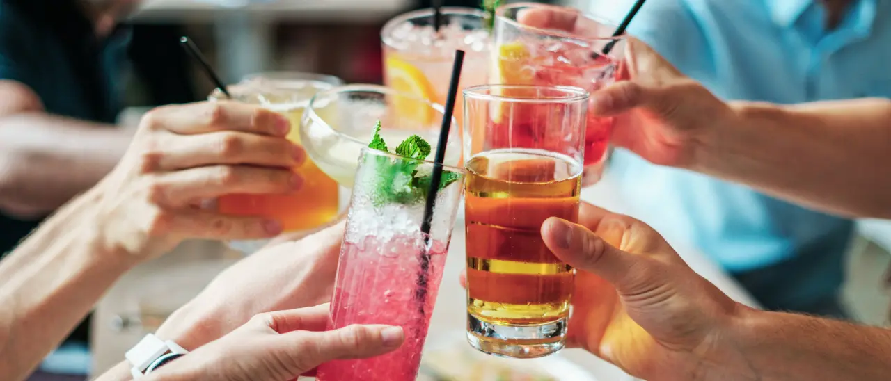 In crescita l’abuso di alcol tra i giovani, l’esperta: «La prima causa di morte sono gli incidenti causati dallo stato di ebbrezza»\n