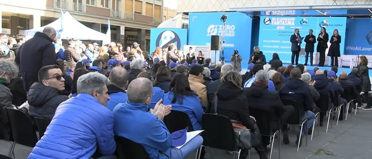 Carovana Uil a Cosenza, Bombardieri tuona contro il Governo:\u00A0«Il precariato è un problema\u00A0diffuso»\n