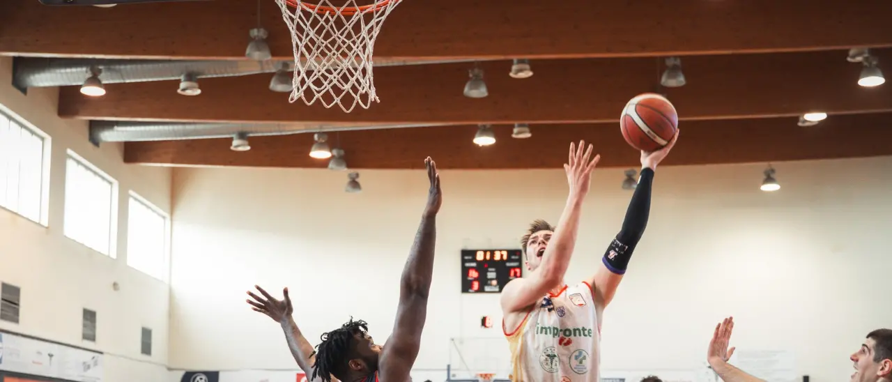 Basket, Viola Reggio troppo discontinua in Serie B. La Calabria sorride con i colpi di Catanzaro e Rende