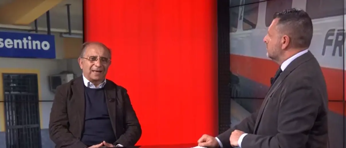 Trasporti e spopolamento: a Dentro la Notizia il sindaco Magarò rilancia le sfide dell’area urbana cosentina\n