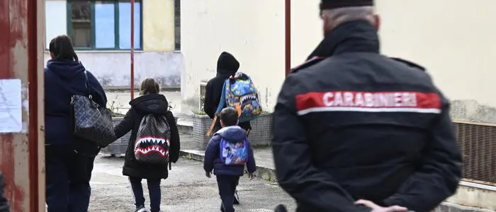 Un uomo a caccia di minori nel Vibonese: fonti dei carabinieri confermano indagini su due episodi