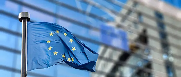 L’Europa risponde a Trump: via libera ai contro dazi del 25% per i prodotti Usa\n