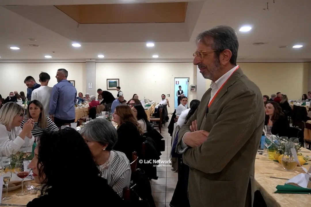 <p>Il presidente Angelo Serio durante la cena solidale organizzata per la raccolta fondi</p>\\n
