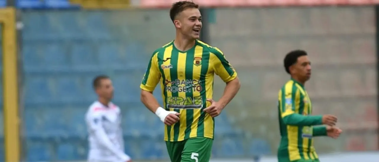 Serie D, l'Enna affamato di punti salvezza attende la Vibonese. Il difensore dei siciliani Espasa: «Non dovremo concedere spazi»