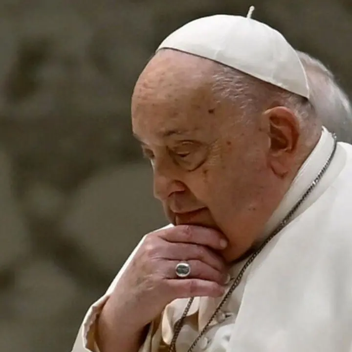Papa Francesco a sorpresa nella basilica di San Pietro