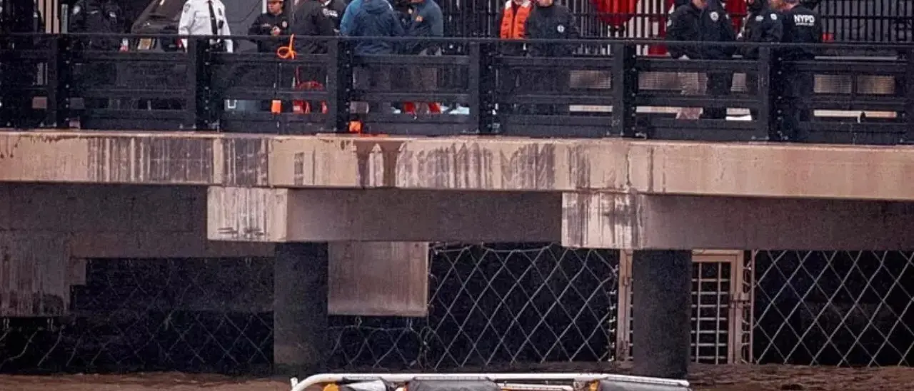 New York, un elicottero cade nel fiume Hudson:\u00A0sei morti\n