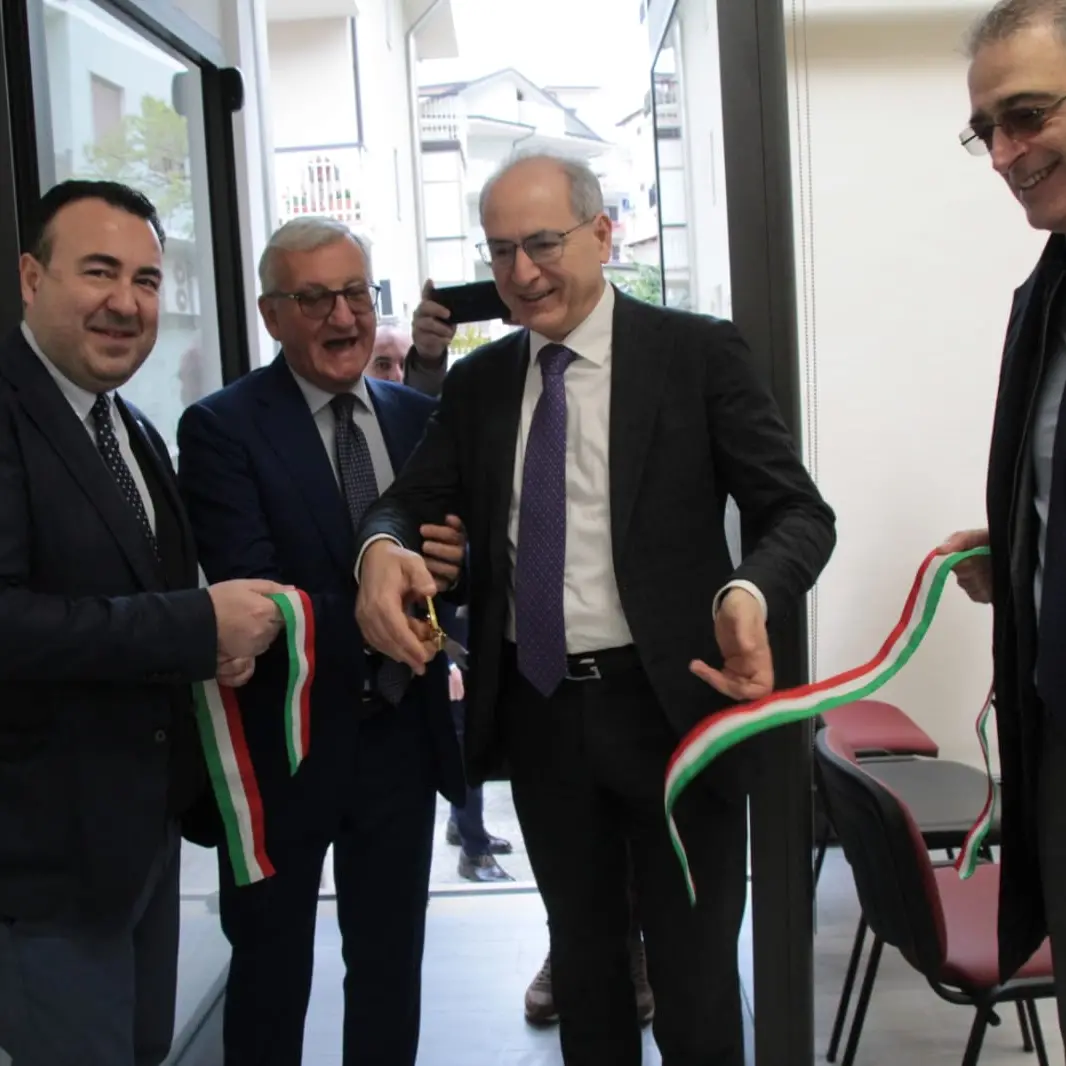 «Ora i cittadini sono i clienti del servizio idrico, non più i Comuni»: Sorical inaugura i nuovi uffici a Lamezia\n