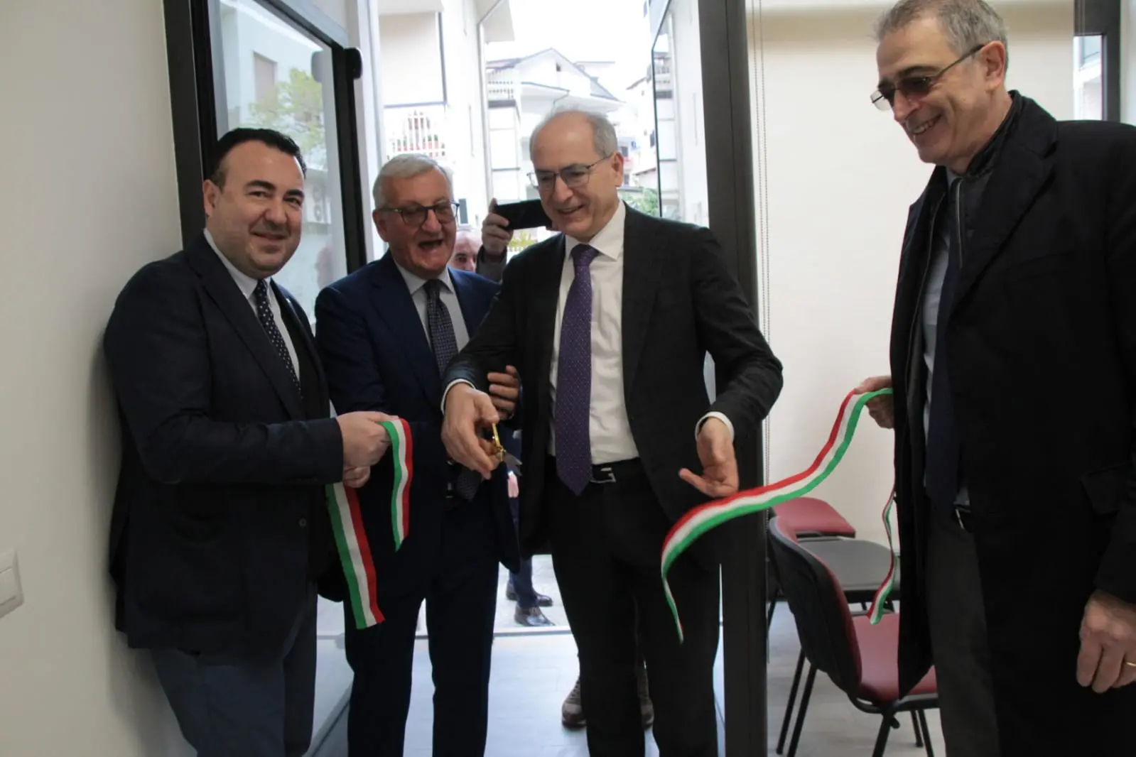 «Ora i cittadini sono i clienti del servizio idrico, non più i Comuni»: Sorical inaugura i nuovi uffici a Lamezia\n