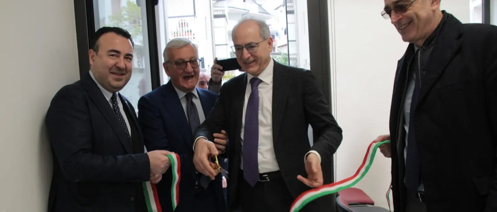 «Ora i cittadini sono i clienti del servizio idrico, non più i Comuni»: Sorical inaugura i nuovi uffici a Lamezia\n
