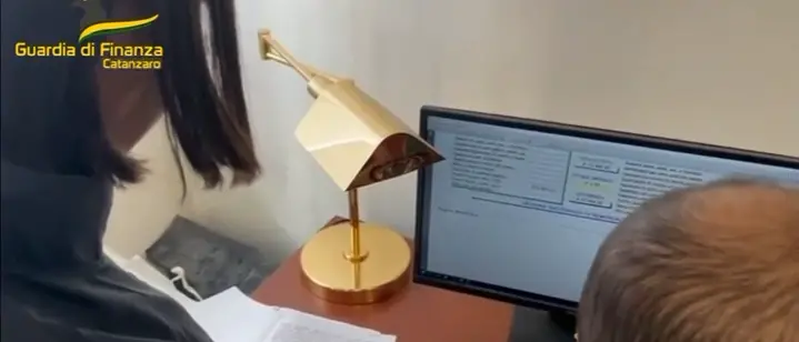 Lo schiaffo in faccia e l’Audi a prezzo scontato per coprire il debito: come funzionava il giro di usura a Catanzaro\n