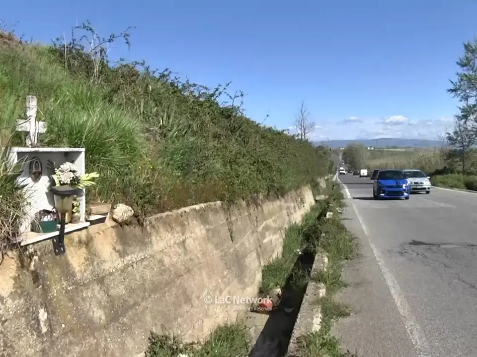 Da Vibo alla Costa degli dei tra buche, degrado e paesaggi mozzafiato: viaggio su provinciali da incubo in una terra da sogno
