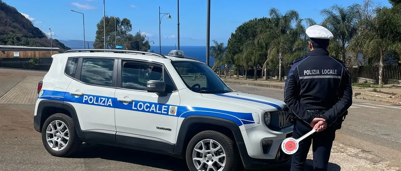 Palmi, arrestata trentenne: truffava persone fragili spacciandosi per funzionaria dei Servizi sociali\n