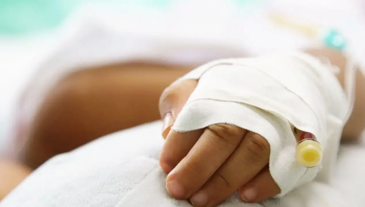 Vibo, bimbo di 3 anni cade da circa tre metri e arriva in gravi condizioni al Pronto soccorso: trasferito a Catanzaro, si teme per la sua vita\n