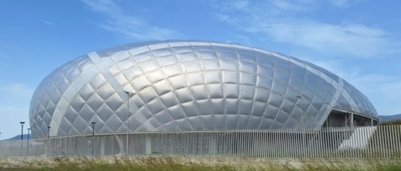 Da gioiello a spreco, il Palazzetto dello Sport di Lamezia è pronto ma inutilizzabile: «La politica si svegli»\n