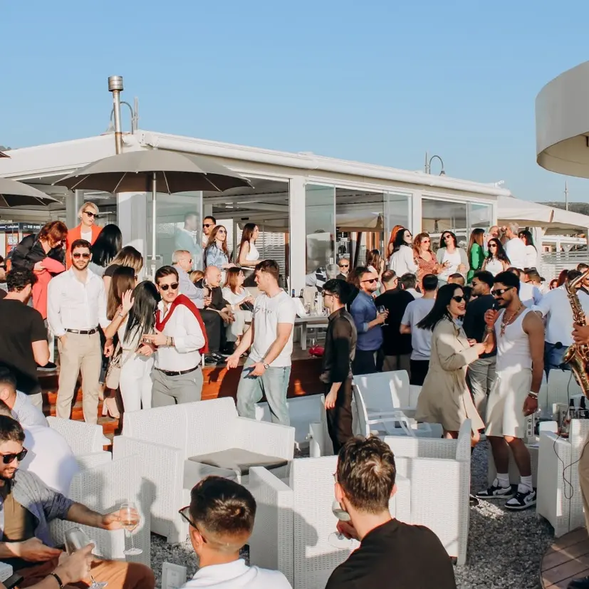 Falerna Marina, al Riva Restaurant arriva il Flower Glory show\n