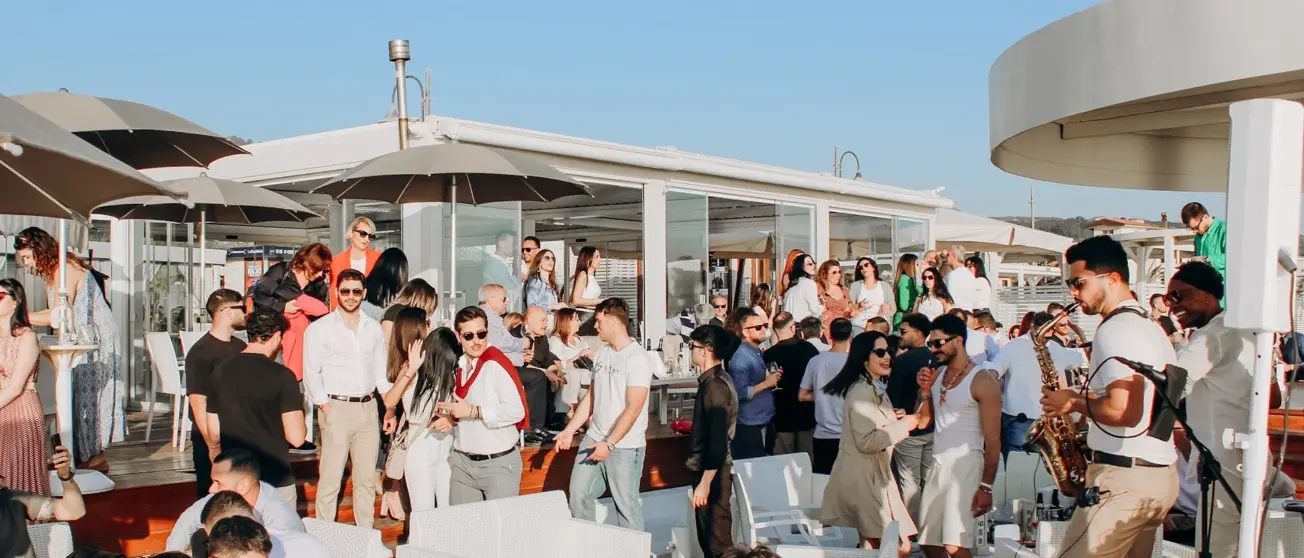 Falerna Marina, al Riva Restaurant arriva il Flower Glory show\n