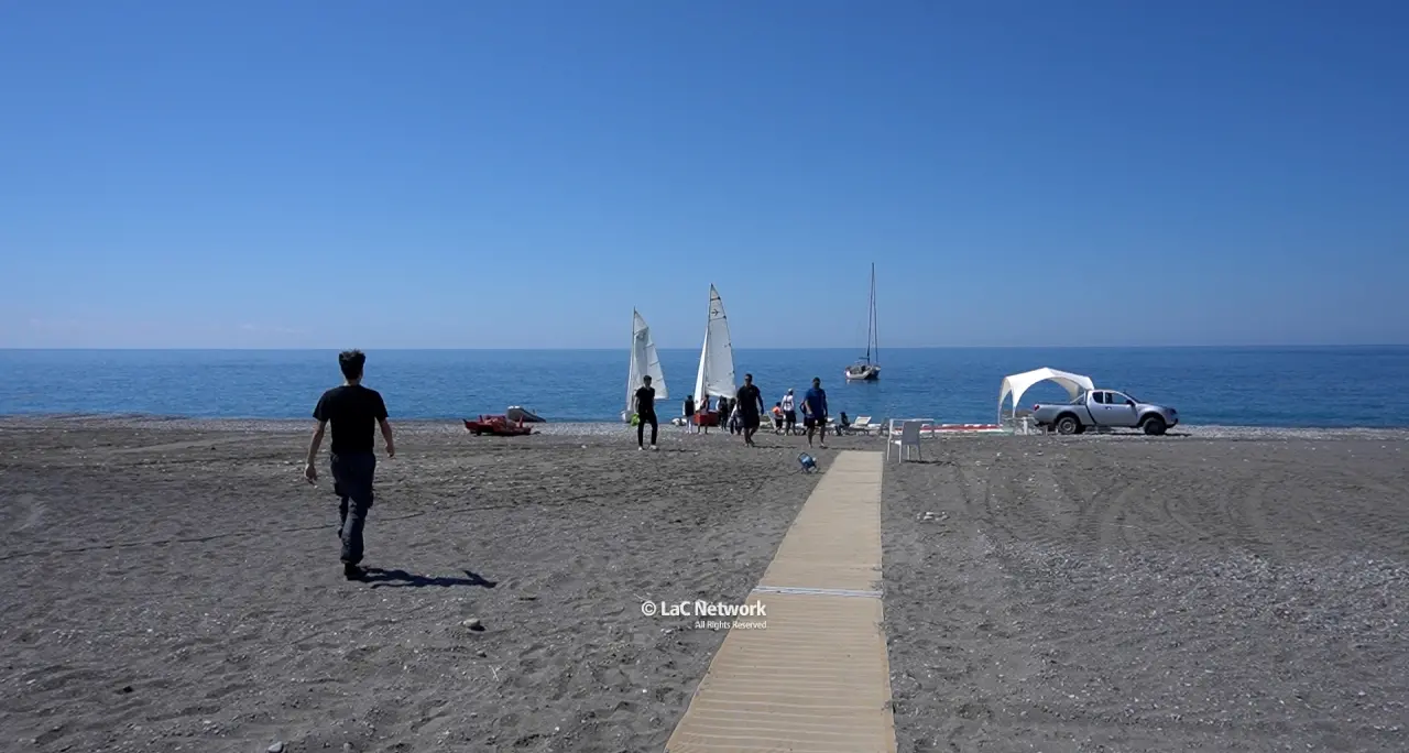 Tortora, gli alunni dell'Istituto tecnico per il Turismo a lezione di tutela del mare\n